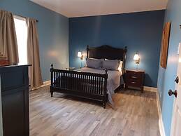 Natchez Manor Bed & Breakfast
