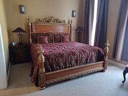 Natchez Manor Bed & Breakfast