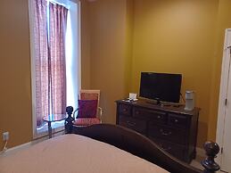 Natchez Manor Bed & Breakfast