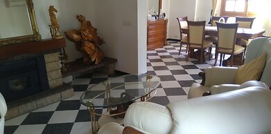 Chalet Villa con Piscina