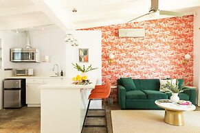 5 Private Rooms Sleeps 14 Wesley Studio Buyout