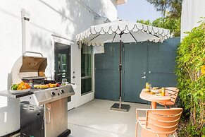 5 Private Rooms Sleeps 14 Wesley Studio Buyout