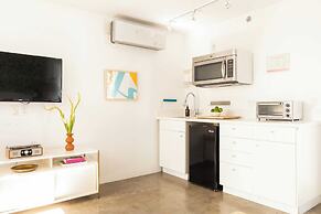 5 Private Rooms, Sleeps 14 Wesley Studio Buyout