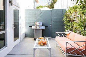 5 Private Rooms, Sleeps 14 Wesley Studio Buyout