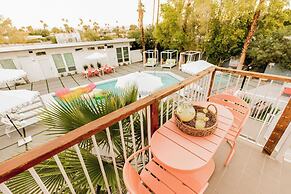 5 Private Rooms, Sleeps 14 Wesley Studio Buyout