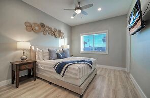 3 Condos in Beachfront Complex w Pool Sleeps 22 Island Retreat 3-unit 