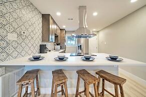 3 Condos in Beachfront Complex w Pool Sleeps 22 Island Retreat 3-unit 