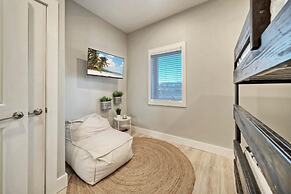 3 Condos in Beachfront Complex w Pool Sleeps 22 Island Retreat 3-unit 