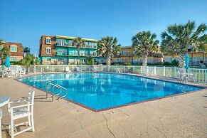 3 Condos in Beachfront Complex w Pool Sleeps 22 Island Retreat 3-unit 