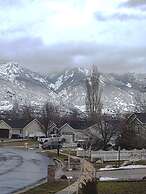 Farmington Gem 6BR Private Fenced Yard Sleeps 15