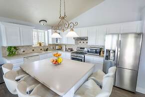 Farmington Gem 6BR Private Fenced Yard Sleeps 15