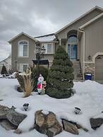 Farmington Gem 6BR Private Fenced Yard Sleeps 15