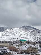 Farmington Gem 6BR Private Fenced Yard Sleeps 15