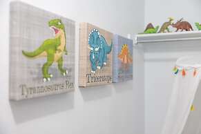 Farmington Gem 6BR Private Fenced Yard Sleeps 15