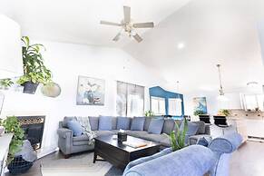 Farmington Gem 6BR Private Fenced Yard Sleeps 15