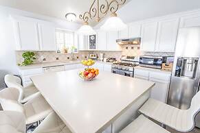 Farmington Gem 6BR Private Fenced Yard Sleeps 15