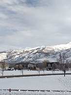 Farmington Gem 6BR Private Fenced Yard Sleeps 15