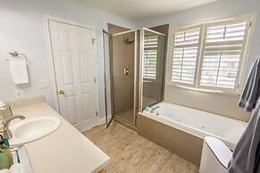 Farmington Gem 6BR Private Fenced Yard Sleeps 15