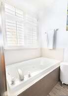 Farmington Gem 6BR Private Fenced Yard Sleeps 15