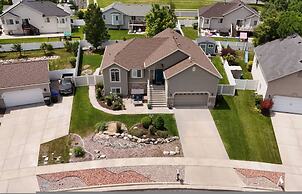 Farmington Gem 6BR Private Fenced Yard Sleeps 15