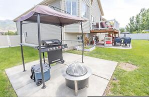 Farmington Gem 6BR Private Fenced Yard Sleeps 15