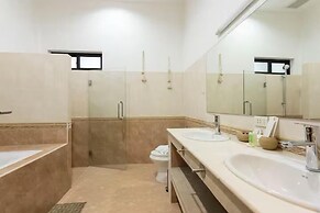 Tim buktu 4BR Jacuzzi WalkVillaMarket170