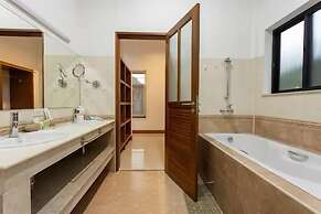 Tim buktu 4BR Jacuzzi WalkVillaMarket170