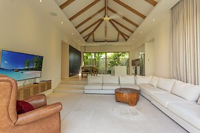 Famous 5 Trichada Resort  4-Bedroom V164