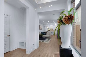 Legacy Haus Modern Stay for 8!