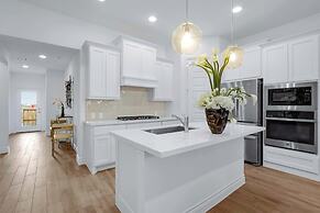 Legacy Haus Modern Stay for 8!