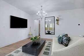 Legacy Haus Modern Stay for 8!