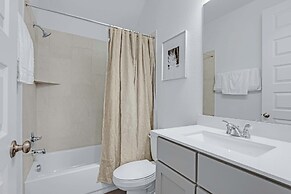 Legacy Haus Modern Stay for 8!