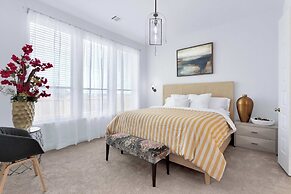 Legacy Haus Modern Stay for 8!