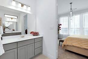 Legacy Haus Modern Stay for 8!