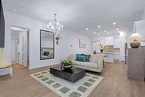 Legacy Haus Modern Stay for 8!