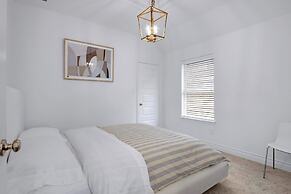 Legacy Haus Modern Stay for 8!