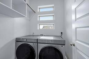 Legacy Haus Modern Stay for 8!