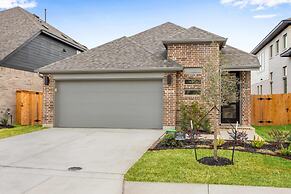 Legacy Haus Modern Stay for 8!