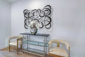 Legacy Haus Modern Stay for 8!