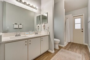 9 Mi to Disney: Themed Rooms & Private Pool!