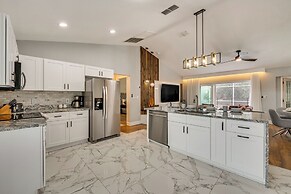 9 Mi to Disney: Themed Rooms & Private Pool!