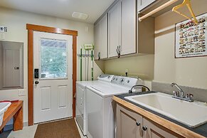 Deck, Hot Tub & Fire Pit: Mtn-view Packwood Cabin