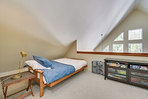 Deck, Hot Tub & Fire Pit: Mtn-view Packwood Cabin