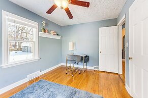 3 Mi to Hospitals: Inviting Rockford Home w/ Yard!