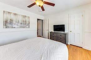 3 Mi to Hospitals: Inviting Rockford Home w/ Yard!
