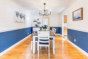 3 Mi to Hospitals: Inviting Rockford Home w/ Yard!