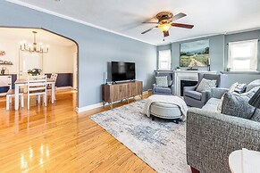 3 Mi to Hospitals: Inviting Rockford Home w/ Yard!