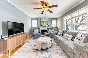 3 Mi to Hospitals: Inviting Rockford Home w/ Yard!