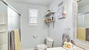 9 Mi to Downtown: Sanford Home w/ Hot Tub