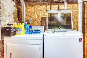 4 Mi to Lake Superior: Calumet Getaway!